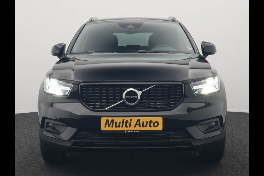 Volvo XC40 T4 Recharge R-Design Plug In Hybrid 211pk Dealer O.H. PHEV | Camera | Keyless | Lederen Sportstoelen Memory & Verwarmd | Apple Carplay | Stuur Verwarmd | Cruise Control | Navigatie | Virtual | DAB | 19"L.M |