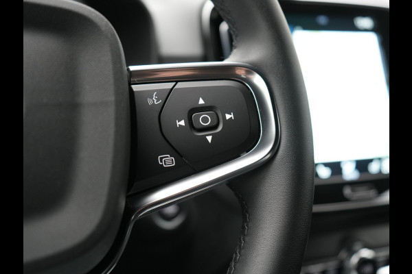 Volvo XC40 T4 Recharge R-Design Plug In Hybrid 211pk Dealer O.H. PHEV | Camera | Keyless | Lederen Sportstoelen Memory & Verwarmd | Apple Carplay | Stuur Verwarmd | Cruise Control | Navigatie | Virtual | DAB | 19"L.M |