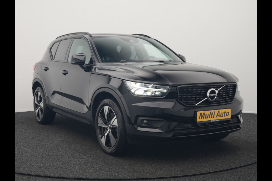 Volvo XC40 T4 Recharge R-Design Plug In Hybrid 211pk Dealer O.H. PHEV | Camera | Keyless | Lederen Sportstoelen Memory & Verwarmd | Apple Carplay | Stuur Verwarmd | Cruise Control | Navigatie | Virtual | DAB | 19"L.M |