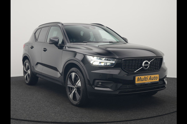 Volvo XC40 T4 Recharge R-Design Plug In Hybrid 211pk Dealer O.H. PHEV | Camera | Keyless | Lederen Sportstoelen Memory & Verwarmd | Apple Carplay | Stuur Verwarmd | Cruise Control | Navigatie | Virtual | DAB | 19"L.M |