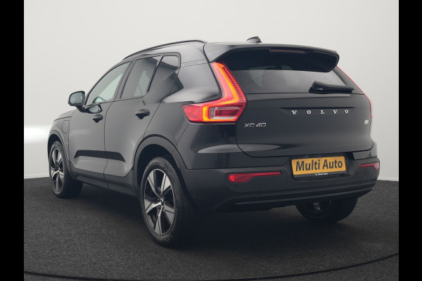Volvo XC40 T4 Recharge R-Design Plug In Hybrid 211pk Dealer O.H. PHEV | Camera | Keyless | Lederen Sportstoelen Memory & Verwarmd | Apple Carplay | Stuur Verwarmd | Cruise Control | Navigatie | Virtual | DAB | 19"L.M |