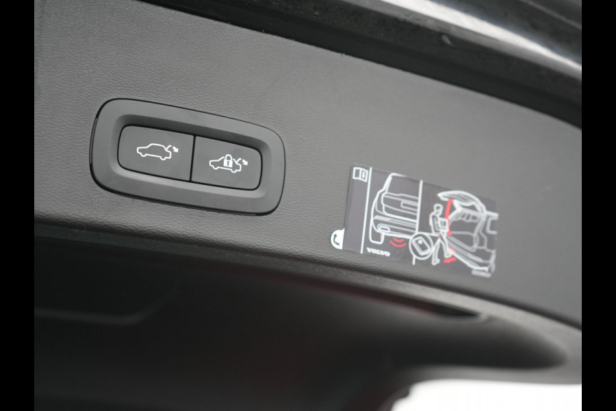 Volvo XC40 T4 Recharge R-Design Plug In Hybrid 211pk Dealer O.H. PHEV | Camera | Keyless | Lederen Sportstoelen Memory & Verwarmd | Apple Carplay | Stuur Verwarmd | Cruise Control | Navigatie | Virtual | DAB | 19"L.M |