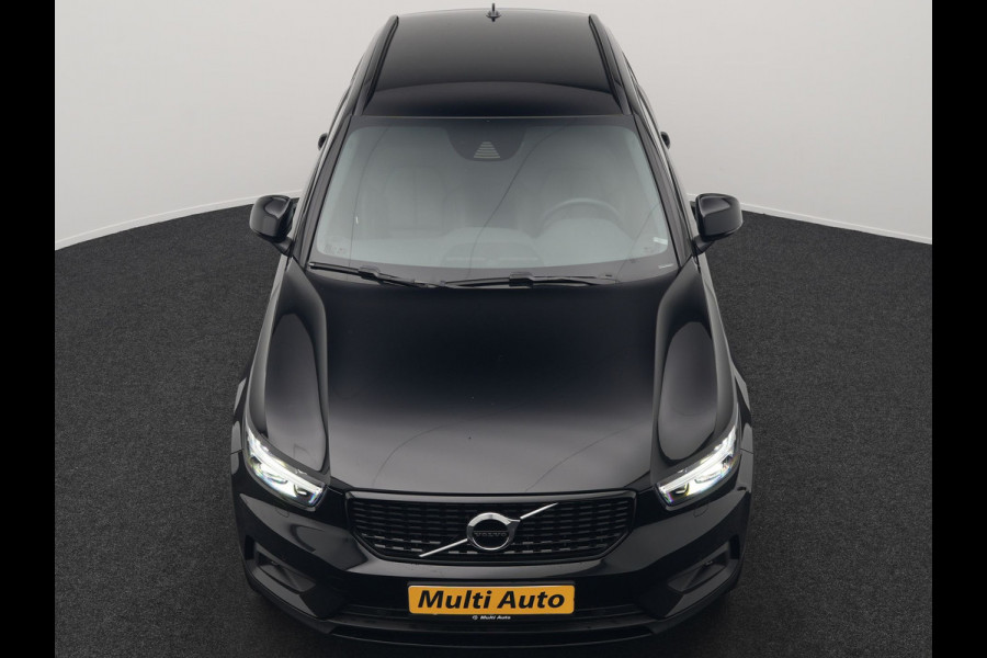 Volvo XC40 T4 Recharge R-Design Plug In Hybrid 211pk Dealer O.H. PHEV | Camera | Keyless | Lederen Sportstoelen Memory & Verwarmd | Apple Carplay | Stuur Verwarmd | Cruise Control | Navigatie | Virtual | DAB | 19"L.M |
