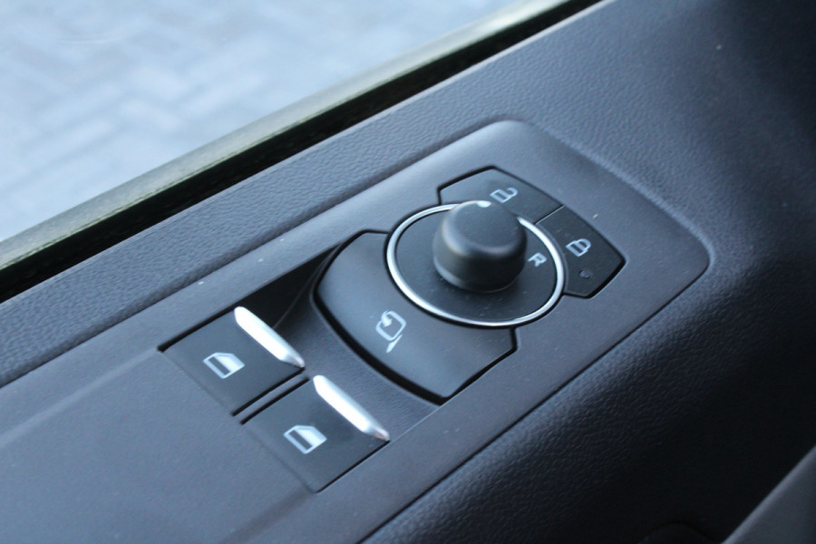 Ford Transit Custom 320 2.0 TDCI L2H1 Limited 170pk - 1+1 Stoelopstelling - 2x Schuifdeur - Adaptive Cruise - Verwarmd stuur - Blind spot - Navigati