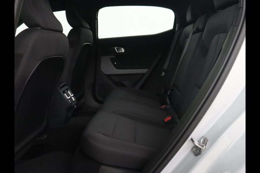 Polestar 2 Long Range Single Motor 78 kWh | Trekhaak | Stoelverwarming | Keyless | Full LED | Carplay | Navigatie | 19'' | Elektrische stoelen | Climate control | Parkeerhulp