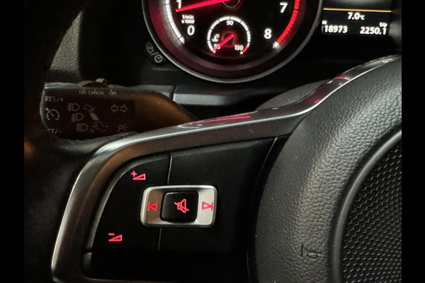 Volkswagen Scirocco 1.4 TSI R-Line Garantie Carplay Camera Cruise Clima Navi Led PDC Rijklaar