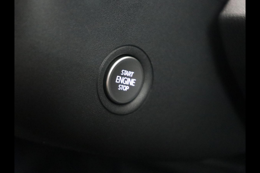 Volkswagen ID.4 Pro 77 kWh | Trekhaak | Stoelverwarming | Warmtepomp | Sfeerverlichting | Stuurverwarming | Carplay | Adaptive cruise | Keyless | Camera | Navigatie | Full LED