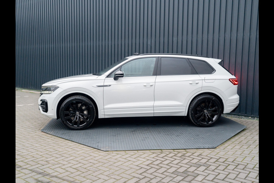 Volkswagen Touareg 3.0 TSi 4MOTION R | Luchtvering | Panodak | Trekhaak | Stoelkoeling | 360 Camera | Black Style | Prijs Rijklaar!!