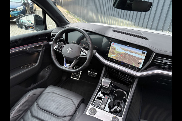 Volkswagen Touareg 3.0 TSi 4MOTION R | Luchtvering | Panodak | Trekhaak | Stoelkoeling | 360 Camera | Black Style | Prijs Rijklaar!!