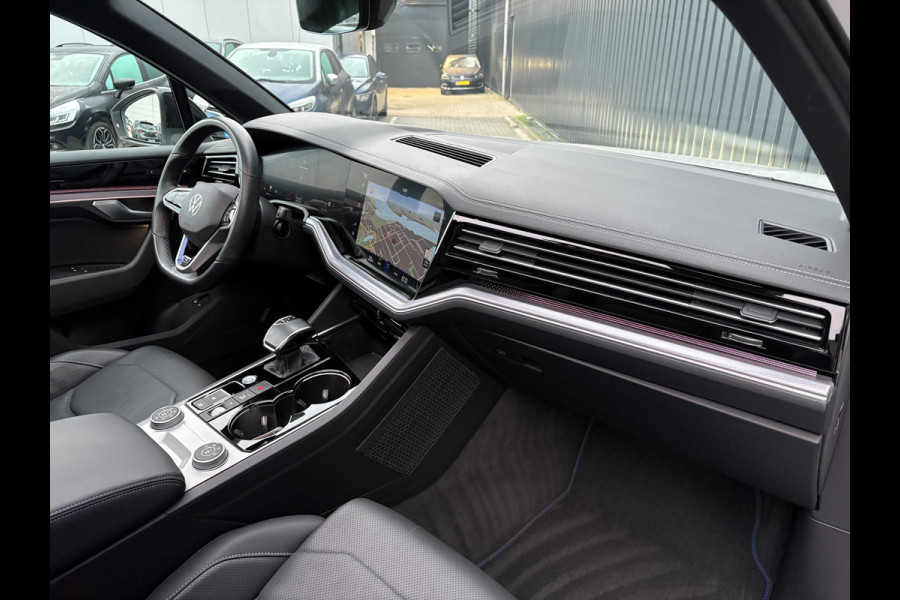 Volkswagen Touareg 3.0 TSi 4MOTION R | Luchtvering | Panodak | Trekhaak | Stoelkoeling | 360 Camera | Black Style | Prijs Rijklaar!!