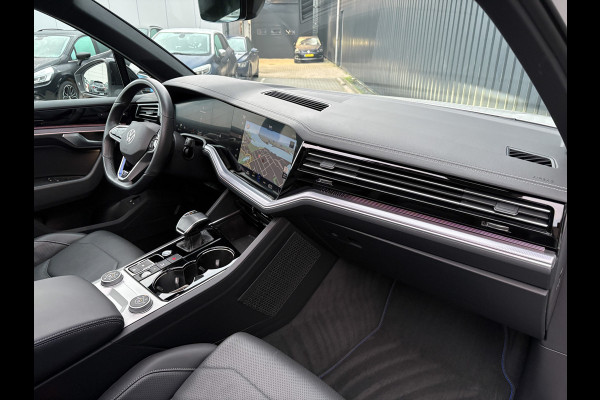 Volkswagen Touareg 3.0 TSi 4MOTION R | Luchtvering | Panodak | Trekhaak | Stoelkoeling | 360 Camera | Black Style | Prijs Rijklaar!!