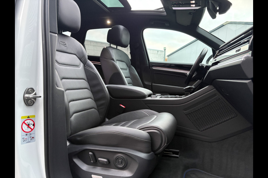Volkswagen Touareg 3.0 TSi 4MOTION R | Luchtvering | Panodak | Trekhaak | Stoelkoeling | 360 Camera | Black Style | Prijs Rijklaar!!