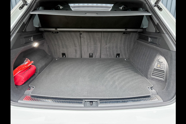 Volkswagen Touareg 3.0 TSi 4MOTION R | Luchtvering | Panodak | Trekhaak | Stoelkoeling | 360 Camera | Black Style | Prijs Rijklaar!!