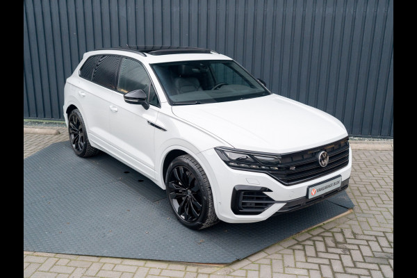 Volkswagen Touareg 3.0 TSi 4MOTION R | Luchtvering | Panodak | Trekhaak | Stoelkoeling | 360 Camera | Black Style | Prijs Rijklaar!!