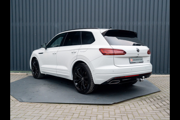 Volkswagen Touareg 3.0 TSi 4MOTION R | Luchtvering | Panodak | Trekhaak | Stoelkoeling | 360 Camera | Black Style | Prijs Rijklaar!!
