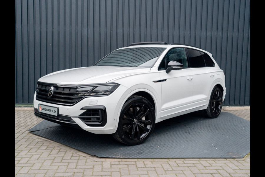 Volkswagen Touareg 3.0 TSi 4MOTION R | Luchtvering | Panodak | Trekhaak | Stoelkoeling | 360 Camera | Black Style | Prijs Rijklaar!!