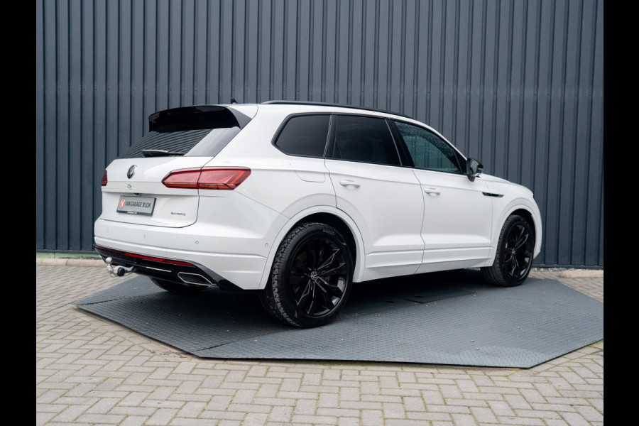 Volkswagen Touareg 3.0 TSi 4MOTION R | Luchtvering | Panodak | Trekhaak | Stoelkoeling | 360 Camera | Black Style | Prijs Rijklaar!!