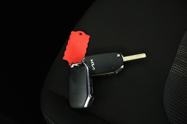 Kia Sportage 1.6 T-GDi MHEV DynamicLine (DIGITALE COCKPIT, LANE-ASSIST, ACHTERUITRIJCAMERA, PARKEERSENSOREN, NAVIGATIE)