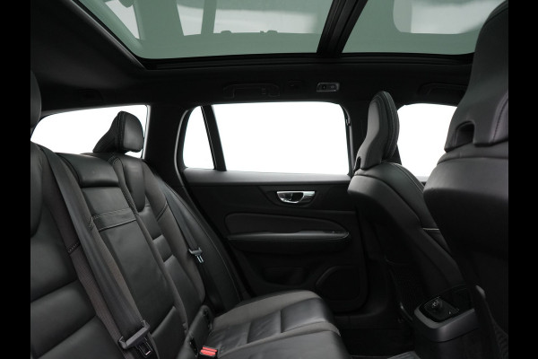 Volvo V60 T6 Twin Engine AWD R-Design Plug In Hybrid 340pk Dealer O.H. PHEV | Trekhaak Af Fabriek | Panodak | Head Up | Adaptive Cruise | 360 Camera | Lederen Sportstoelen Memory & Verwarmd | Apple Carplay | Stuur Verwarmd | Blis | Keyless | Navigatie | DAB |