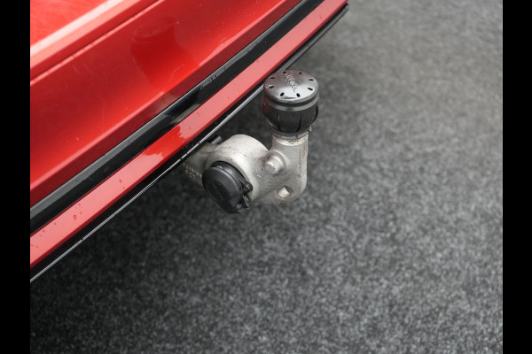 Volvo V60 T6 Twin Engine AWD R-Design Plug In Hybrid 340pk Dealer O.H. PHEV | Trekhaak Af Fabriek | Panodak | Head Up | Adaptive Cruise | 360 Camera | Lederen Sportstoelen Memory & Verwarmd | Apple Carplay | Stuur Verwarmd | Blis | Keyless | Navigatie | DAB |