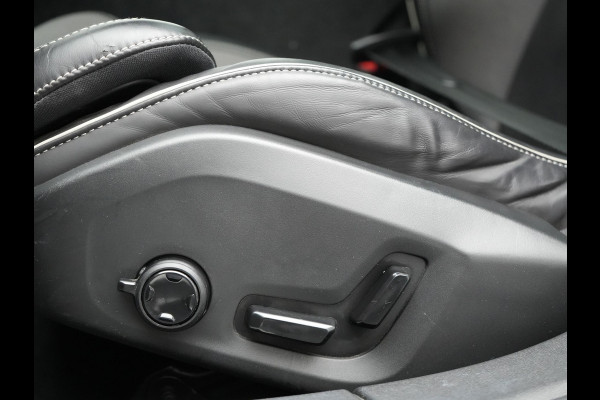 Volvo V60 T6 Twin Engine AWD R-Design Plug In Hybrid 340pk Dealer O.H. PHEV | Trekhaak Af Fabriek | Panodak | Head Up | Adaptive Cruise | 360 Camera | Lederen Sportstoelen Memory & Verwarmd | Apple Carplay | Stuur Verwarmd | Blis | Keyless | Navigatie | DAB |