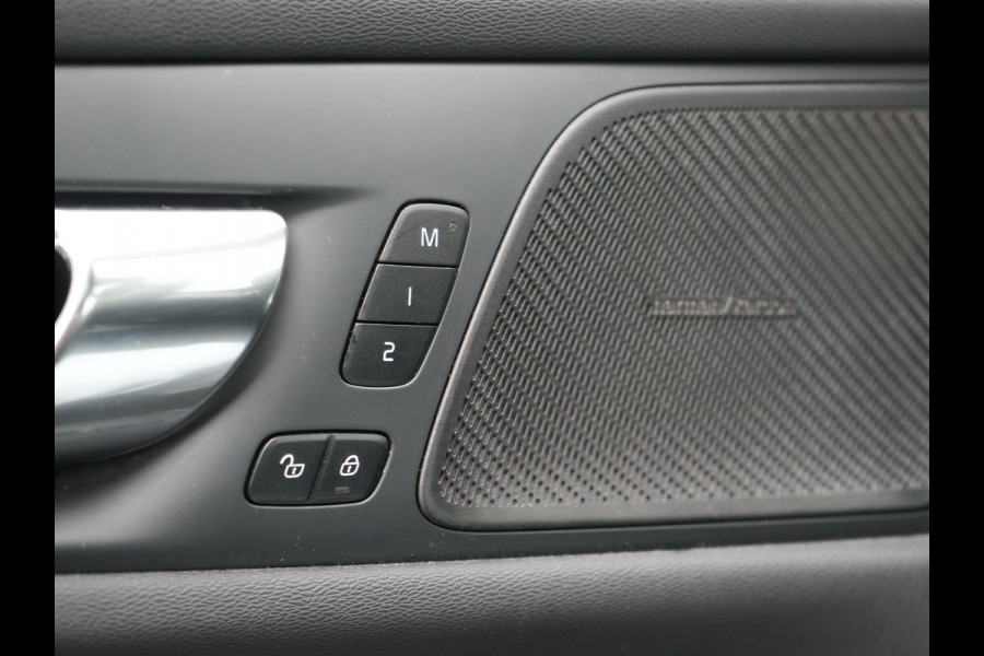 Volvo V60 T6 Twin Engine AWD R-Design Plug In Hybrid 340pk Dealer O.H. PHEV | Trekhaak Af Fabriek | Panodak | Head Up | Adaptive Cruise | 360 Camera | Lederen Sportstoelen Memory & Verwarmd | Apple Carplay | Stuur Verwarmd | Blis | Keyless | Navigatie | DAB |