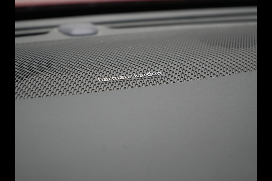 Volvo V60 T6 Twin Engine AWD R-Design Plug In Hybrid 340pk Dealer O.H. PHEV | Trekhaak Af Fabriek | Panodak | Head Up | Adaptive Cruise | 360 Camera | Lederen Sportstoelen Memory & Verwarmd | Apple Carplay | Stuur Verwarmd | Blis | Keyless | Navigatie | DAB |