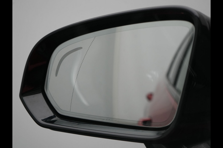 Volvo V60 T6 Twin Engine AWD R-Design Plug In Hybrid 340pk Dealer O.H. PHEV | Trekhaak Af Fabriek | Panodak | Head Up | Adaptive Cruise | 360 Camera | Lederen Sportstoelen Memory & Verwarmd | Apple Carplay | Stuur Verwarmd | Blis | Keyless | Navigatie | DAB |