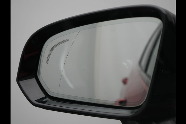 Volvo V60 T6 Twin Engine AWD R-Design Plug In Hybrid 340pk Dealer O.H. PHEV | Trekhaak Af Fabriek | Panodak | Head Up | Adaptive Cruise | 360 Camera | Lederen Sportstoelen Memory & Verwarmd | Apple Carplay | Stuur Verwarmd | Blis | Keyless | Navigatie | DAB |