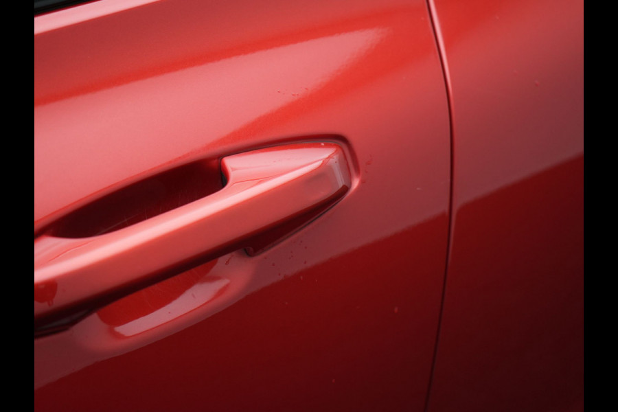 Volvo V60 T6 Twin Engine AWD R-Design Plug In Hybrid 340pk Dealer O.H. PHEV | Trekhaak Af Fabriek | Panodak | Head Up | Adaptive Cruise | 360 Camera | Lederen Sportstoelen Memory & Verwarmd | Apple Carplay | Stuur Verwarmd | Blis | Keyless | Navigatie | DAB |