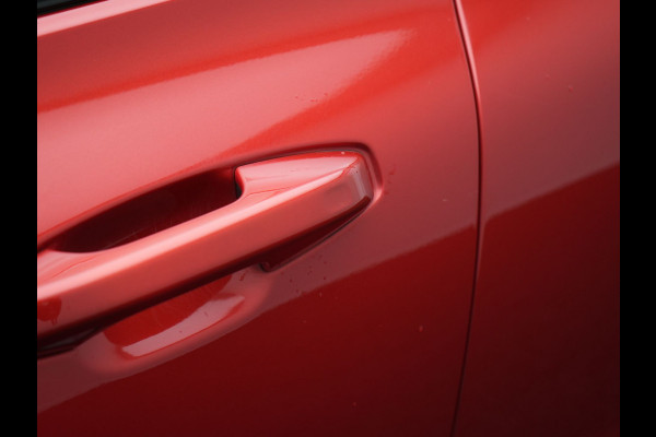 Volvo V60 T6 Twin Engine AWD R-Design Plug In Hybrid 340pk Dealer O.H. PHEV | Trekhaak Af Fabriek | Panodak | Head Up | Adaptive Cruise | 360 Camera | Lederen Sportstoelen Memory & Verwarmd | Apple Carplay | Stuur Verwarmd | Blis | Keyless | Navigatie | DAB |