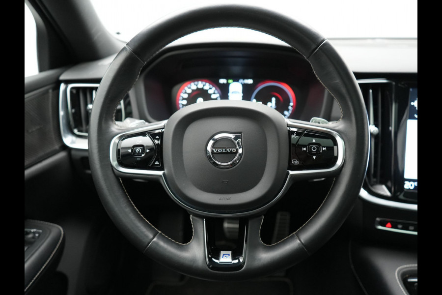 Volvo V60 T6 Twin Engine AWD R-Design Plug In Hybrid 340pk Dealer O.H. PHEV | Trekhaak Af Fabriek | Panodak | Head Up | Adaptive Cruise | 360 Camera | Lederen Sportstoelen Memory & Verwarmd | Apple Carplay | Stuur Verwarmd | Blis | Keyless | Navigatie | DAB |