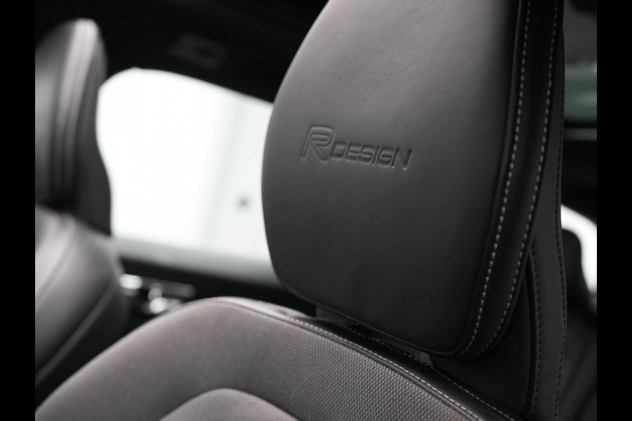 Volvo V60 T6 Twin Engine AWD R-Design Plug In Hybrid 340pk Dealer O.H. PHEV | Trekhaak Af Fabriek | Panodak | Head Up | Adaptive Cruise | 360 Camera | Lederen Sportstoelen Memory & Verwarmd | Apple Carplay | Stuur Verwarmd | Blis | Keyless | Navigatie | DAB |