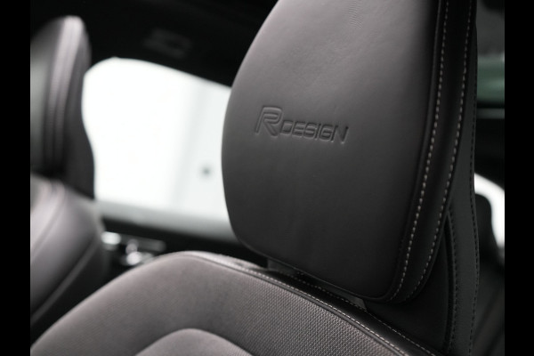Volvo V60 T6 Twin Engine AWD R-Design Plug In Hybrid 340pk Dealer O.H. PHEV | Trekhaak Af Fabriek | Panodak | Head Up | Adaptive Cruise | 360 Camera | Lederen Sportstoelen Memory & Verwarmd | Apple Carplay | Stuur Verwarmd | Blis | Keyless | Navigatie | DAB |
