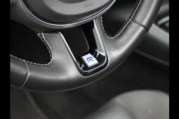 Volvo V60 T6 Twin Engine AWD R-Design Plug In Hybrid 340pk Dealer O.H. PHEV | Trekhaak Af Fabriek | Panodak | Head Up | Adaptive Cruise | 360 Camera | Lederen Sportstoelen Memory & Verwarmd | Apple Carplay | Stuur Verwarmd | Blis | Keyless | Navigatie | DAB |