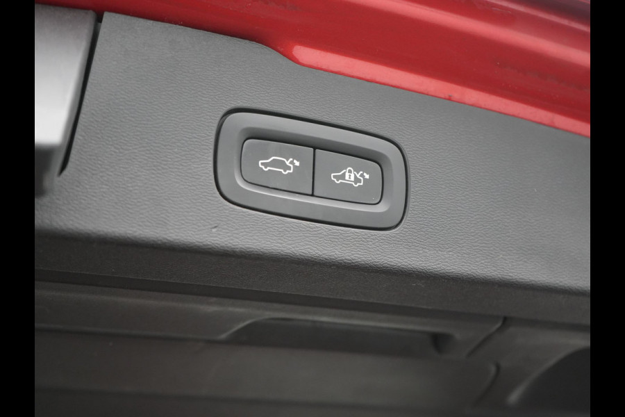Volvo V60 T6 Twin Engine AWD R-Design Plug In Hybrid 340pk Dealer O.H. PHEV | Trekhaak Af Fabriek | Panodak | Head Up | Adaptive Cruise | 360 Camera | Lederen Sportstoelen Memory & Verwarmd | Apple Carplay | Stuur Verwarmd | Blis | Keyless | Navigatie | DAB |