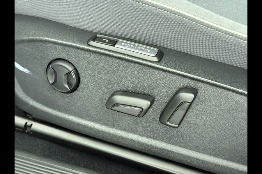 Volkswagen ID.3 First Max 58kWh SOH 93% Ergo-Active Stoelen Panoramadak Adap.Cruise Navi Ecc Apple Carplay Android Auto Camera Pdc Stuur+Stoelve Lmv Privacy Glas Keyless Advanced Led-a-licht dynamisch Matrix led Bluetooth Rijstrooksensor Wifi Origineel Nederlandse Auto