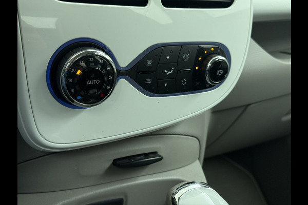 Renault ZOE R90 Life 41kWh SOH 92% (Eigen Accu) Ecc Navi Apple Carplay Android Auto Cruise Control Pdc Regen-Lichtsensor Hands-free access Bluetooth Led Pack City Pack Comfort Origineel Nederlandse Auto 1e Eigenaar geen dure huuraccu!