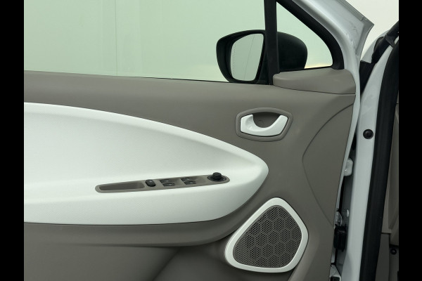 Renault ZOE R90 Life 41kWh SOH 92% (Eigen Accu) Ecc Navi Apple Carplay Android Auto Cruise Control Pdc Regen-Lichtsensor Hands-free access Bluetooth Led Pack City Pack Comfort Origineel Nederlandse Auto 1e Eigenaar geen dure huuraccu!
