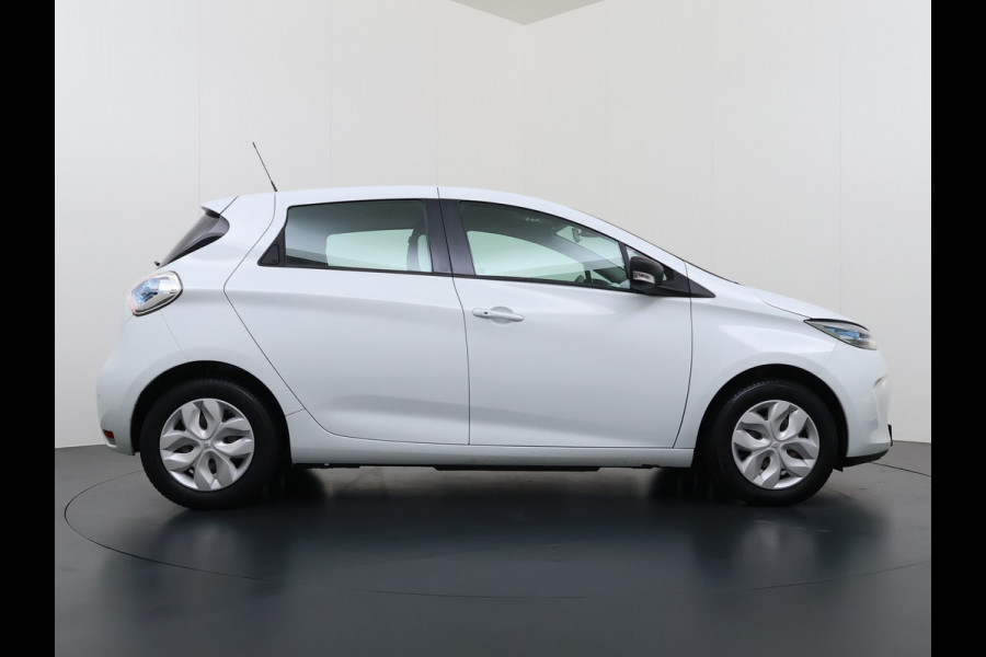 Renault ZOE R90 Life 41kWh SOH 92% (Eigen Accu) Ecc Navi Apple Carplay Android Auto Cruise Control Pdc Regen-Lichtsensor Hands-free access Bluetooth Led Pack City Pack Comfort Origineel Nederlandse Auto 1e Eigenaar geen dure huuraccu!