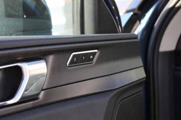 Lynk & Co 01 261PK Automaat Adaptieve Cruise Control / Elektrisch verstelbare voorstoelen / BLIS / Stoelverwarming / Climate Control / Parkeersensoren met 360 gradencamera / Regensensor