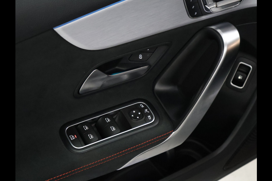 Mercedes-Benz A-Klasse 250 e AMG Limited *WEEKAANBIEIDNG* [SCHUIFKANTELDAK, SFEERVERLICHTING, CAMERA, PDC V+A, MEMORY SEATS, APPLE CARPLAY, ANDROID AUTO, CRUISE CONTROL, STOELVERWARMING, NIEUWSTAAT]