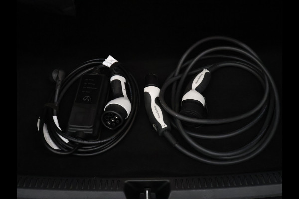 Mercedes-Benz A-Klasse 250 e AMG Limited *WEEKAANBIEIDNG* [SCHUIFKANTELDAK, SFEERVERLICHTING, CAMERA, PDC V+A, MEMORY SEATS, APPLE CARPLAY, ANDROID AUTO, CRUISE CONTROL, STOELVERWARMING, NIEUWSTAAT]