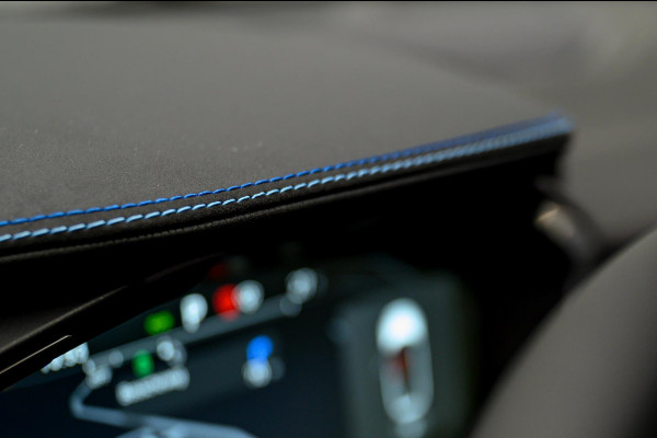 Lynk & Co 01 1.5 261PK Plug-in Hybrid 360° Camera Pano/dak Apple/Carplay Adaptive/Cruise