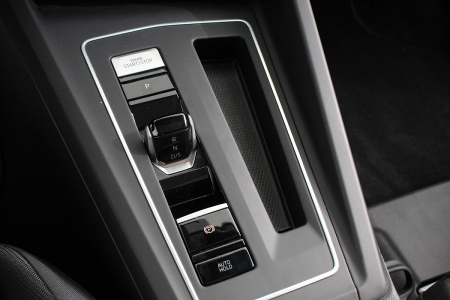 Volkswagen Golf 1.0 eTSI 110pk DSG Active | Panorama dak | Navigatie | Climate Control | Camera | Adaptive Cruise Control | Virtual Cockpit | Stoelverwarming | Extra Getint Glas