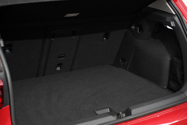 Volkswagen Golf 1.0 eTSI 110pk DSG Active | Panorama dak | Navigatie | Climate Control | Camera | Adaptive Cruise Control | Virtual Cockpit | Stoelverwarming | Extra Getint Glas