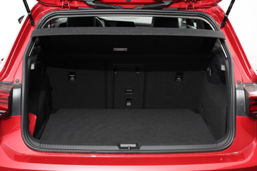 Volkswagen Golf 1.0 eTSI 110pk DSG Active | Panorama dak | Navigatie | Climate Control | Camera | Adaptive Cruise Control | Virtual Cockpit | Stoelverwarming | Extra Getint Glas