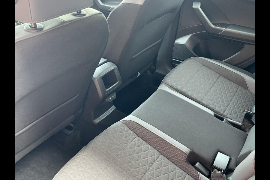 Volkswagen T-Cross 1.0 TSI 110pk DSG Style | Navigatie | Apple Carplay / Android Auto | Camera | Parkeer sensoren | Dab | Winterpakket | Digitale Cockpit