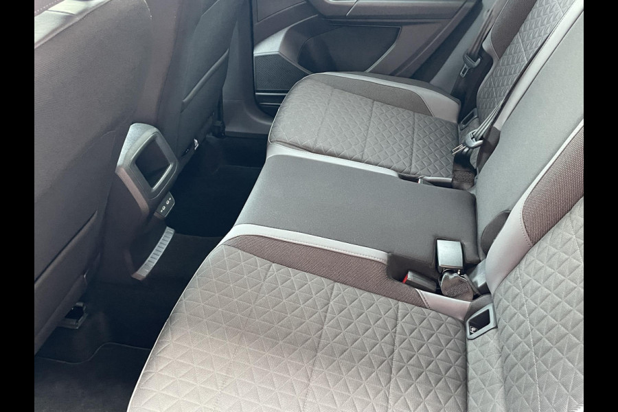 Volkswagen T-Cross 1.0 TSI 110pk DSG Style | Navigatie | Apple Carplay / Android Auto | Camera | Parkeer sensoren | Dab | Winterpakket | Digitale Cockpit