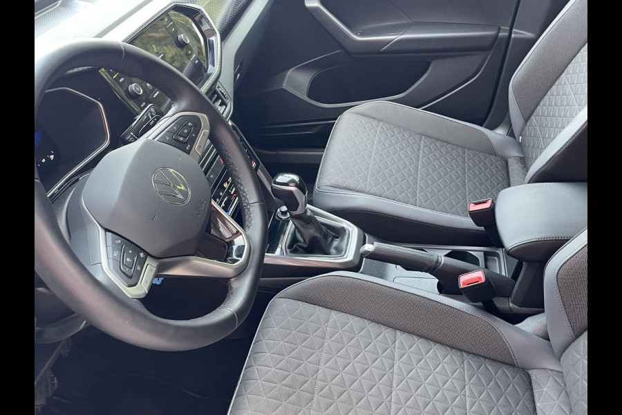 Volkswagen T-Cross 1.0 TSI 110pk DSG Style | Navigatie | Apple Carplay / Android Auto | Camera | Parkeer sensoren | Dab | Winterpakket | Digitale Cockpit